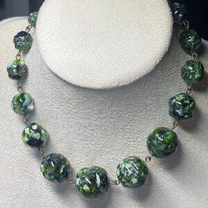 Vintage Green Art Glass Beaded Necklace Handmade 13.5”